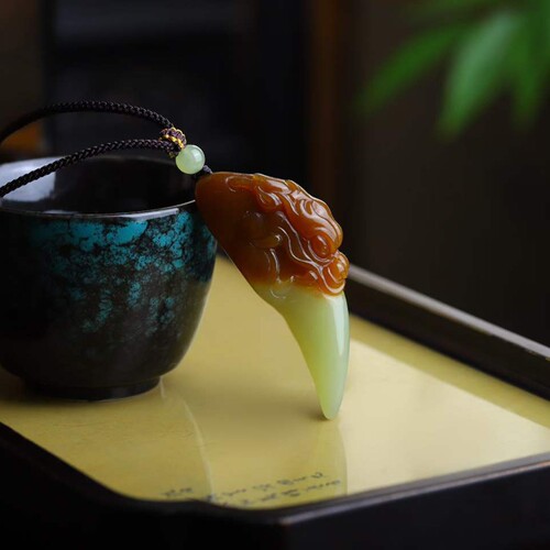 天然和田玉玉器工厂店新疆且末料老料俏糖色玉石龙牙吊坠挂件带证