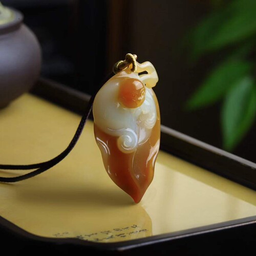 天然和田玉玉器工厂店俄料老料俏糖色玉石生肖猴吊坠挂件送证书