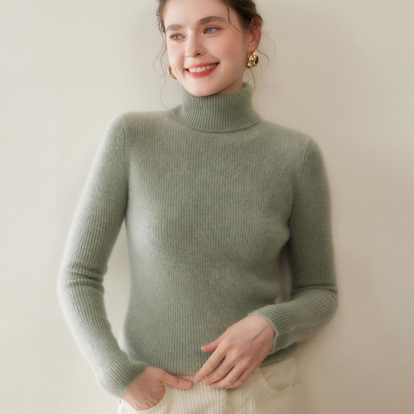 2025秋冬季新款纯色山羊绒衫女高翻领加厚抽条毛衣修身针织打底衫