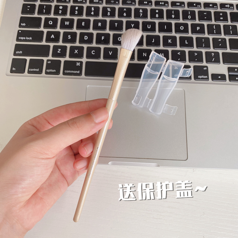 必入人手一支经典斜角鼻影刷