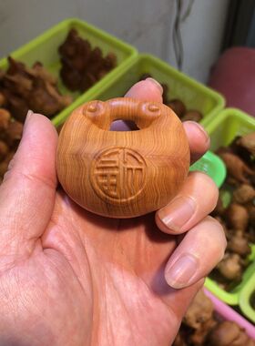 精品崖柏陈化料木作精雕刻福袋袋袋有钱木雕手把件小摆件文玩礼品