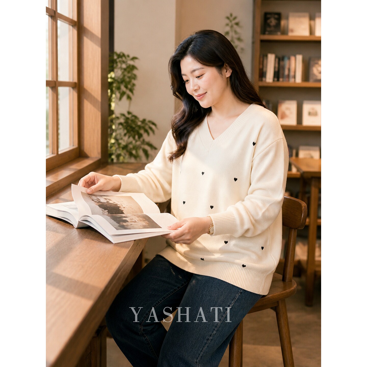 娅莎媞大码女装 200斤胖mm秋季宽松显瘦V领爱心刺绣长袖针织衫女