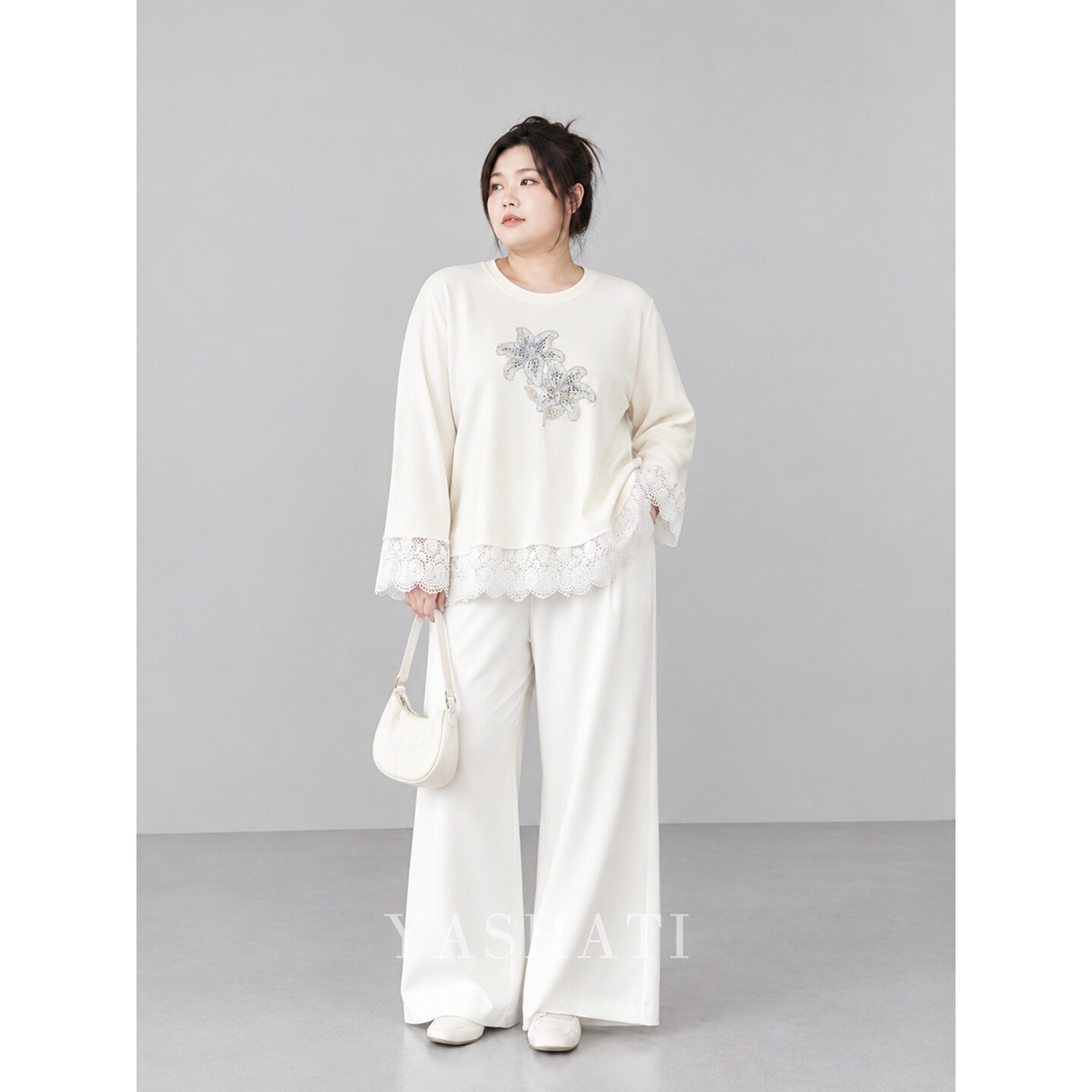 娅莎媞大码女装200斤胖mm温柔慵懒风宽松蕾丝拼接长袖卫衣上衣秋
