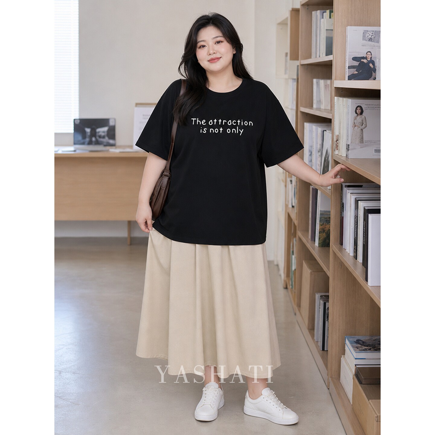 娅莎媞大码女装 200斤胖mm黑色字母印花遮肉显瘦短袖T恤上衣 女