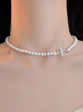 今年流行的珍珠项链银色