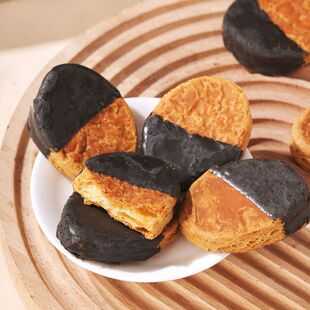 铁皮盒子同款海盐生巧酥片休闲解馋好吃不贵零食饼干独立小包