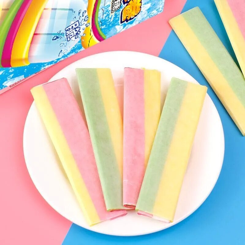 冰脆果卷脆皮冰淇淋软糖水果味软糖网红零食酥脆口感软糖包裹冰棍