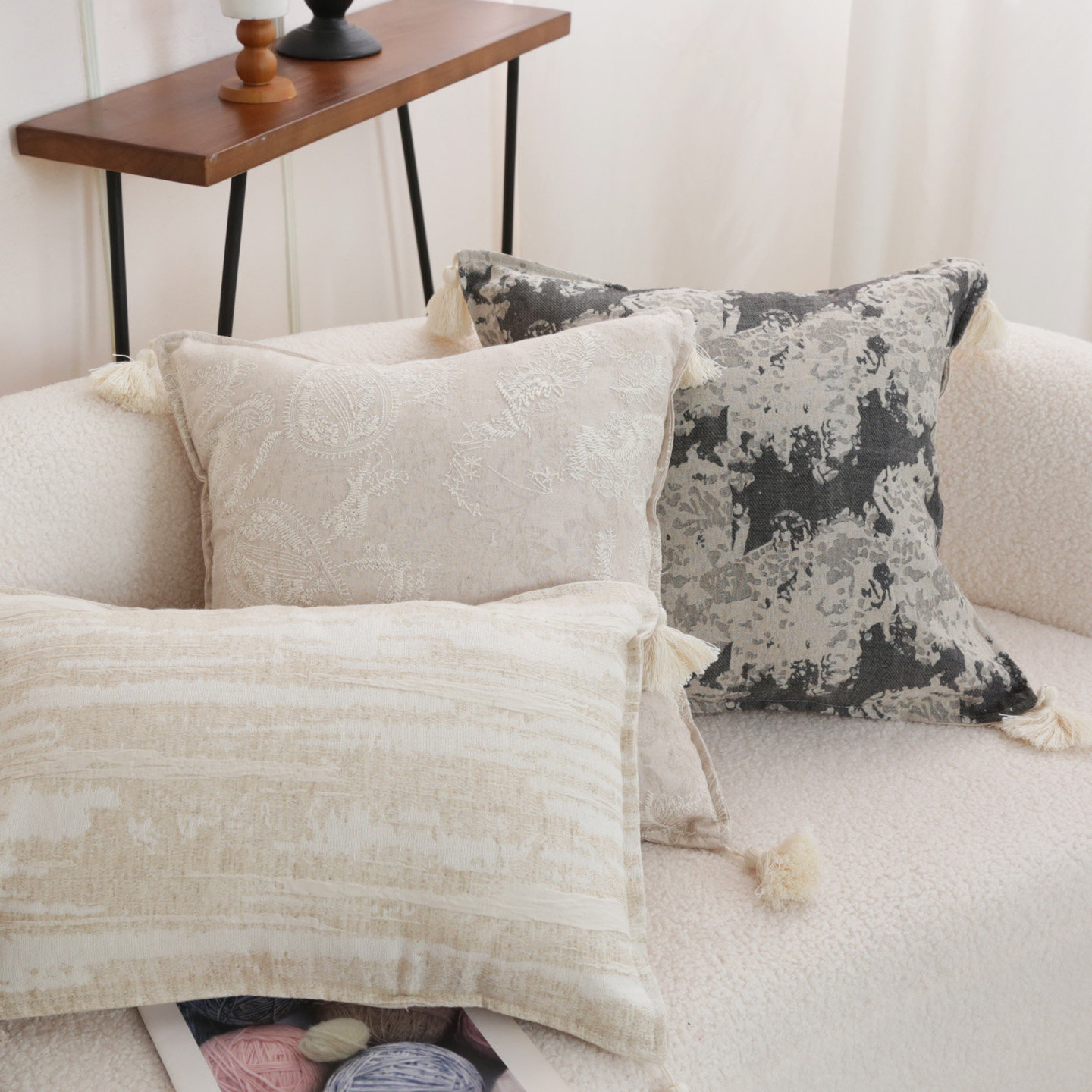 法式侘寂风刺绣抱枕腰枕