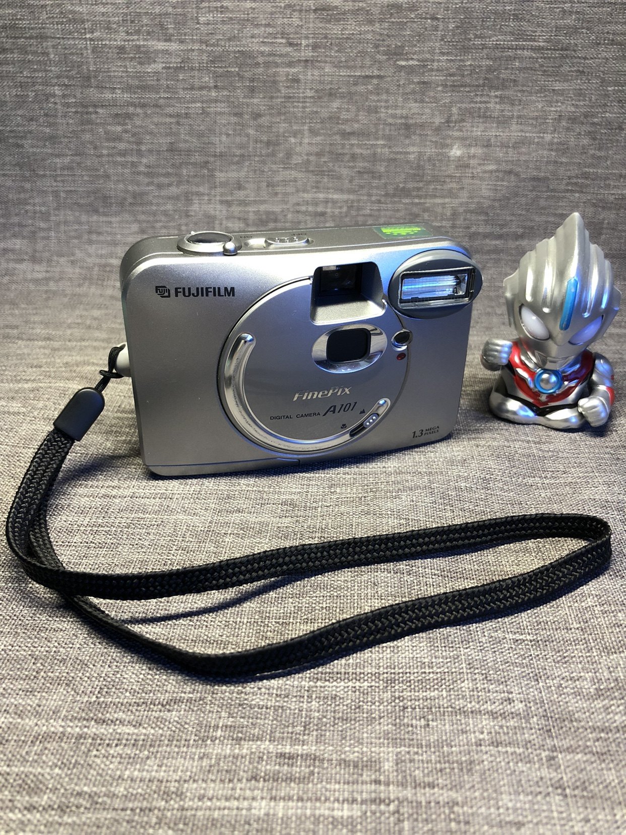fujifilmfinefixA101CCD精品包邮胶片感130w像素定焦银色数码相机