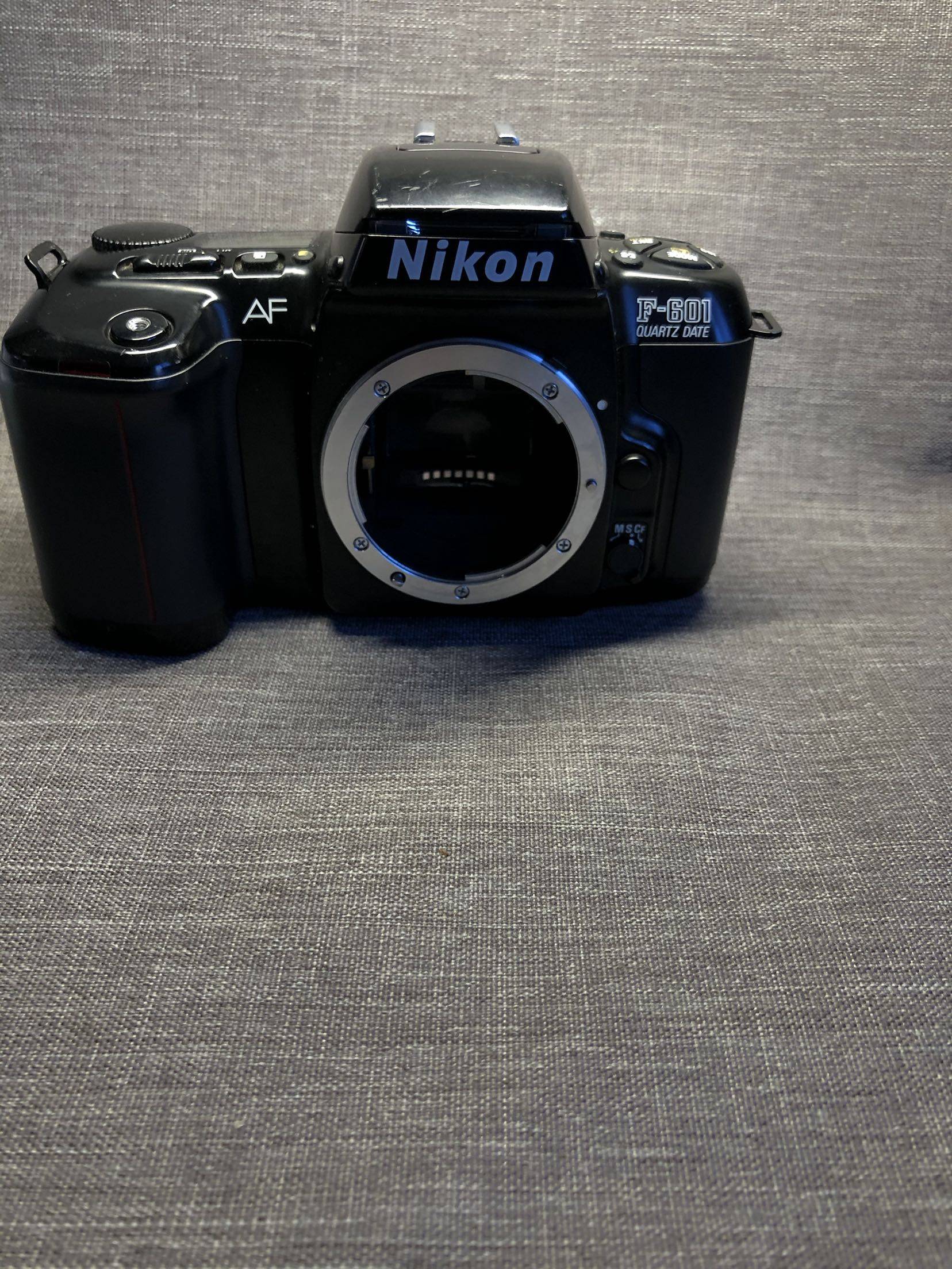 nikon尼康f-601胶卷胶片菲林中古复古135单反机身功能好黑色hot