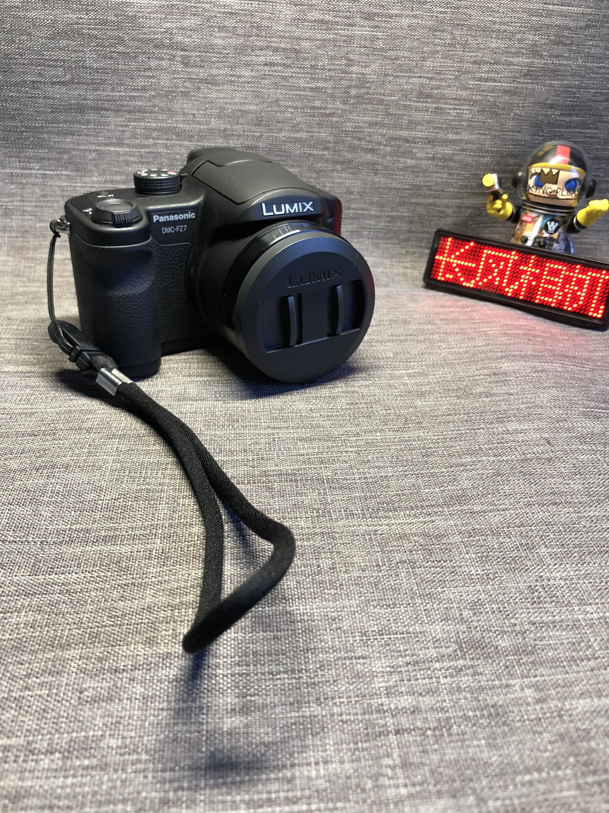 送下panasonic DMC-FZ7黑色ccd变焦数码相机成色好功能好