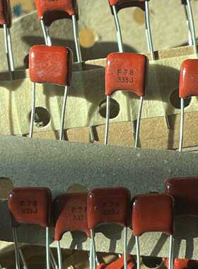 松下金属化电容333J50V0.33uF脚距5mm如议价