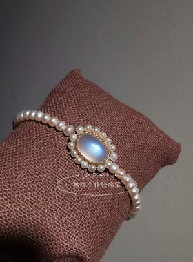 带月光石的珍珠手链女