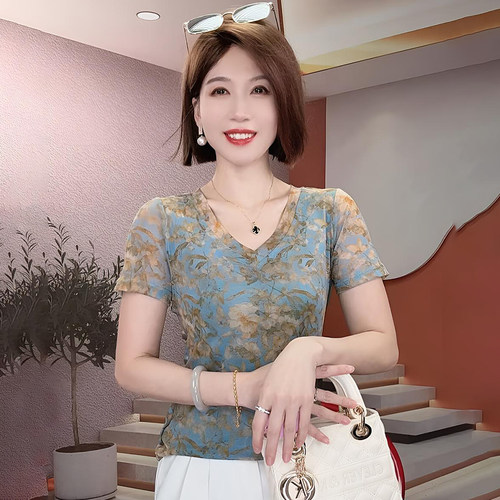 时尚减龄V领短袖T恤女2026年夏季新款薄款透气网纱打底衫修身小衫