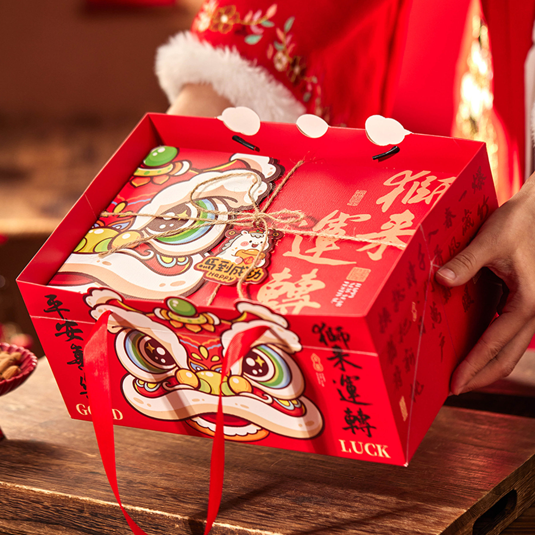 2026新年仿竹编坚果饼干礼盒包装盒马年雪花酥狮来运转年货礼品盒