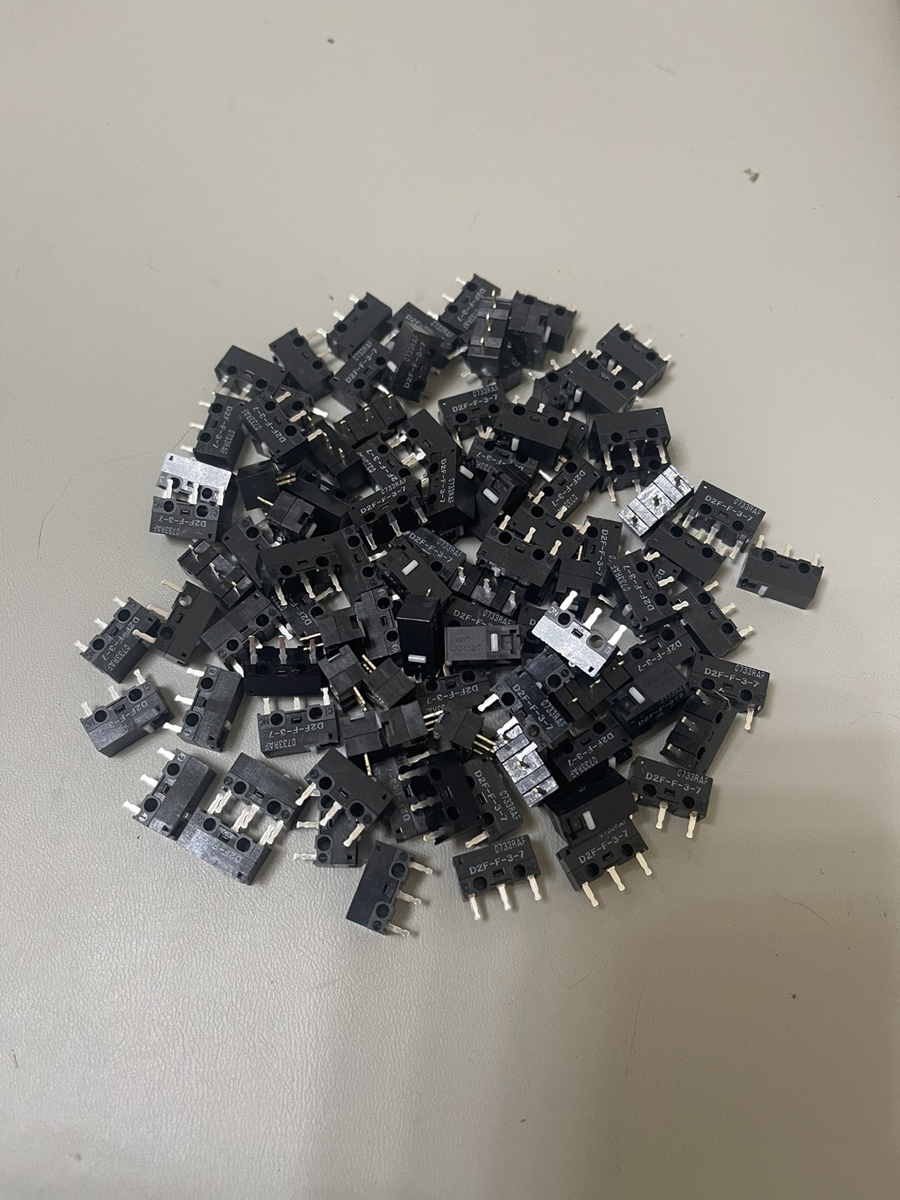 欧姆龙 D2F-F-3-7 鼠标微动开关