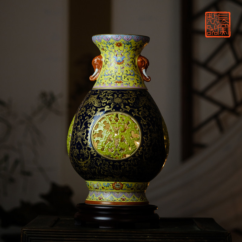 长物居长窑制器景德镇仿乾隆粉彩镂空蟠螭纹象耳转心瓶家居摆件