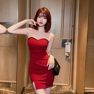 一字领红色纯欲露肩抹胸裙女2025新款韩感御姐收腰显瘦包臀短裙子