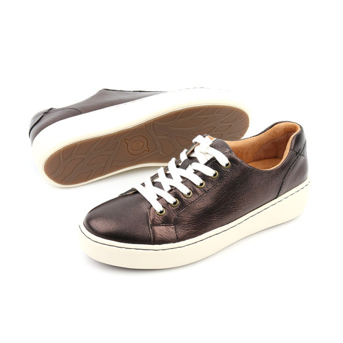 舒适到起飞BORN轻厚底真皮板鞋