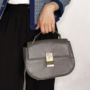 真皮包包女灰色牛皮小猪包手提收纳金属扣翻盖圆形FB62210004-80