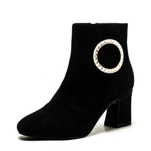 羊猄真皮短靴子女冬黑色羊皮圆头粗跟拉链高跟金属环钻FB84116006