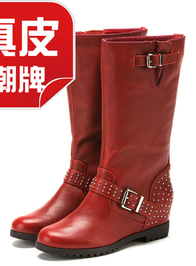 意牌真皮女靴子中筒牛皮短靴金属铆钉内增高皮搭扣帅冬KL34S81104