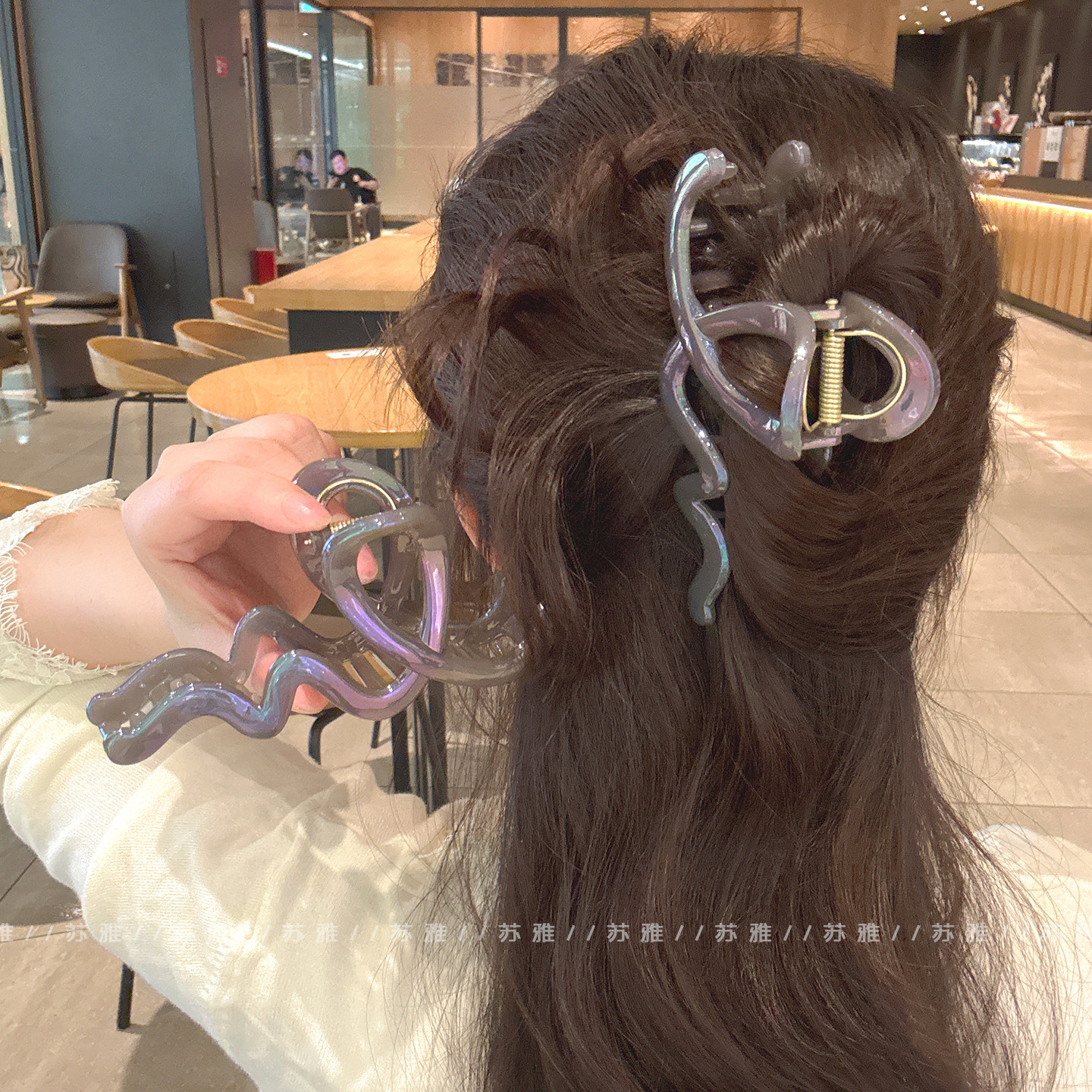 高级感紫灰色波浪半扎发盘发抓夹