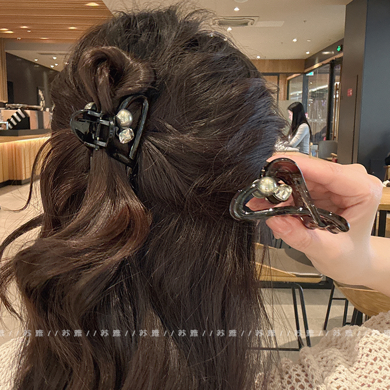 爱心镂空半扎发抓夹珍珠方钻点缀