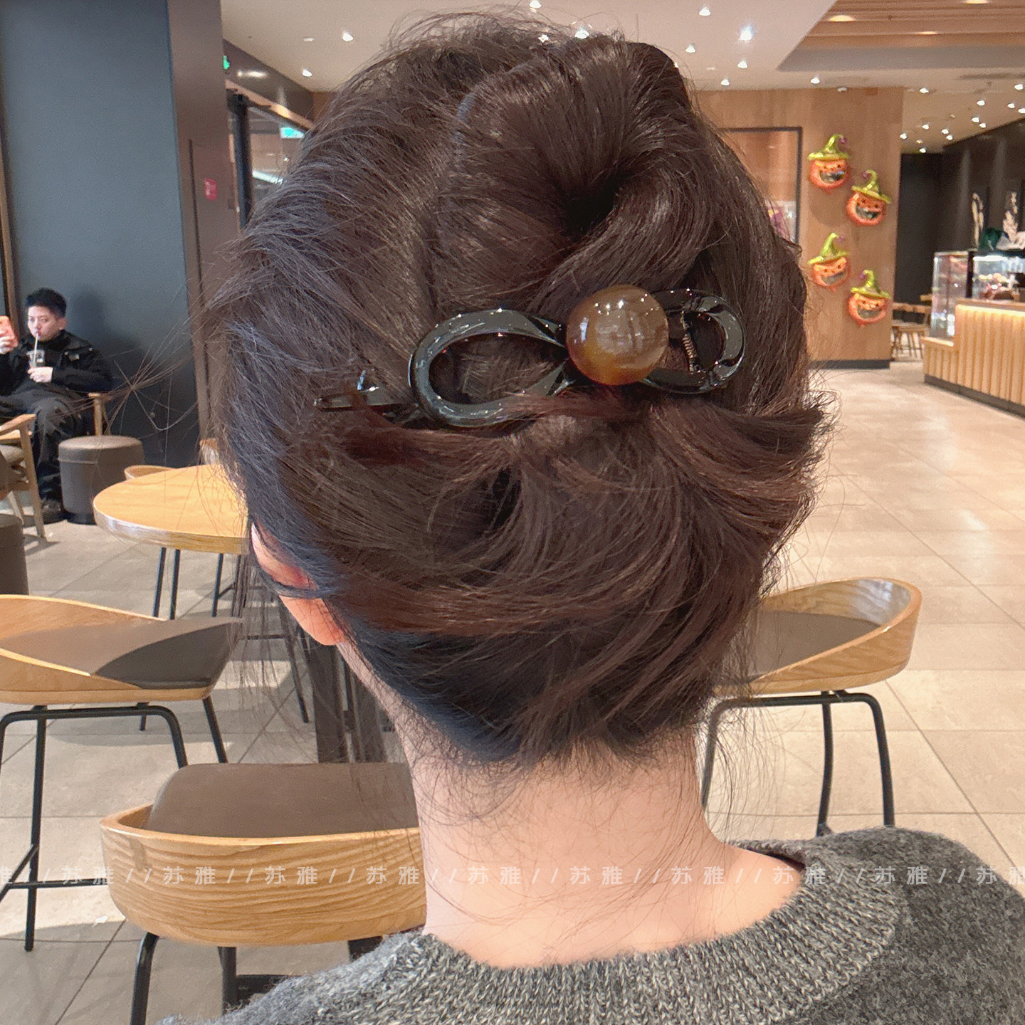 高级感气质圆珠蝴蝶结盘发扭扭夹