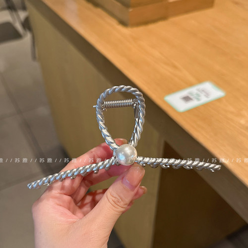 设计感麻花金属质感珍珠盘发抓夹