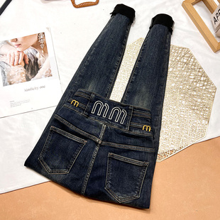 收腹显瘦三排扣薄绒小脚靴裤 洋气 2025新款 女冬季 高腰加绒牛仔裤