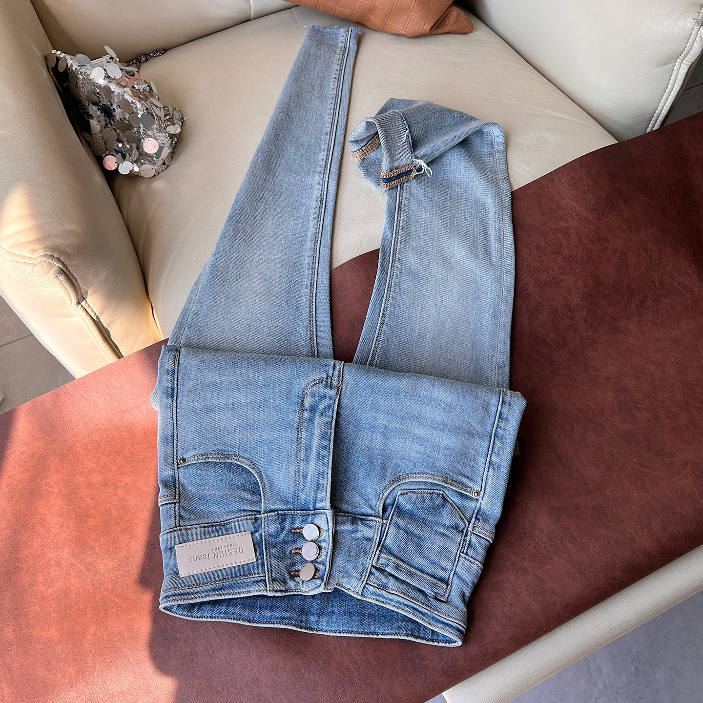 三排扣高腰收腹小脚牛仔裤女2026年春秋新款百搭修身显瘦铅笔裤子