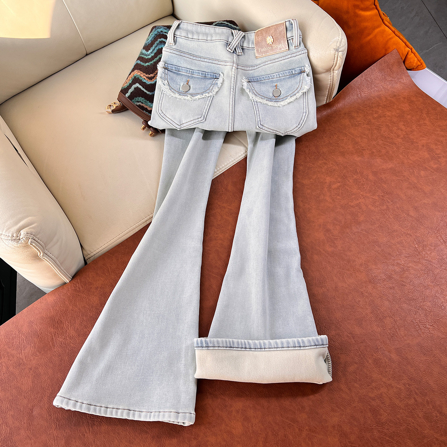 浅蓝色加绒微喇牛仔裤女冬季加厚