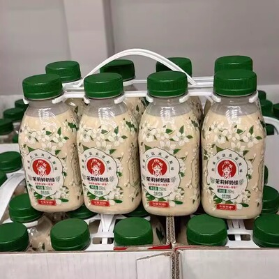 Клиент на открытом рынке Нанкина покупает чай Мулан Жасмин/Лунцзин Свежее молоко Зеленый Древний настоящий чай Оригинальный вкус 350 мл * 8 бутылок