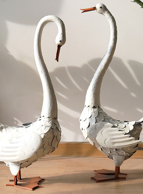 岛拉铁艺情侣天鹅园艺摆件景观园林装饰爱心鹅别墅花园阳台装饰