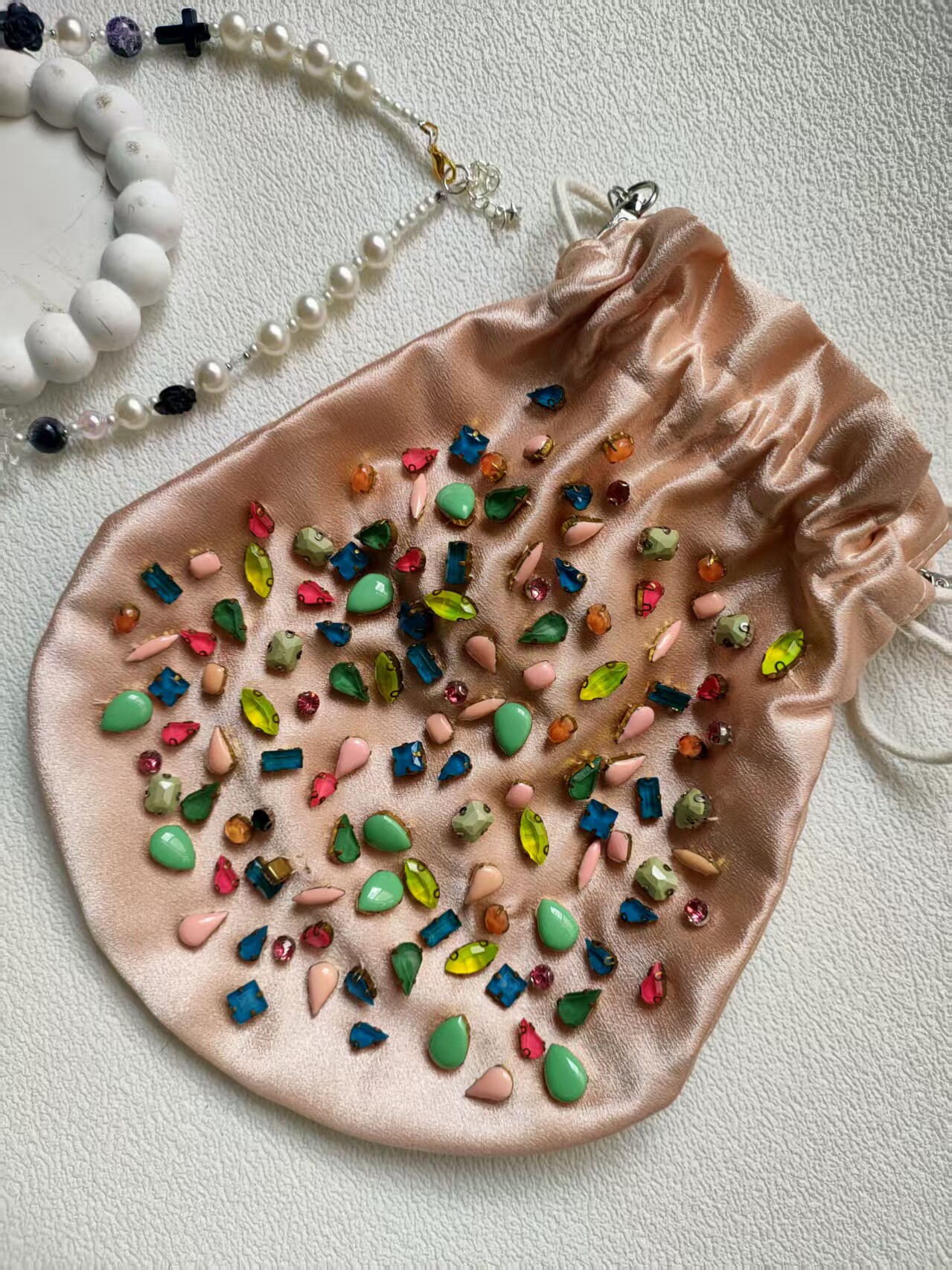 新款手工古风小众女包袋彩色宝石手工装饰包包缎面包链条抽绳手提