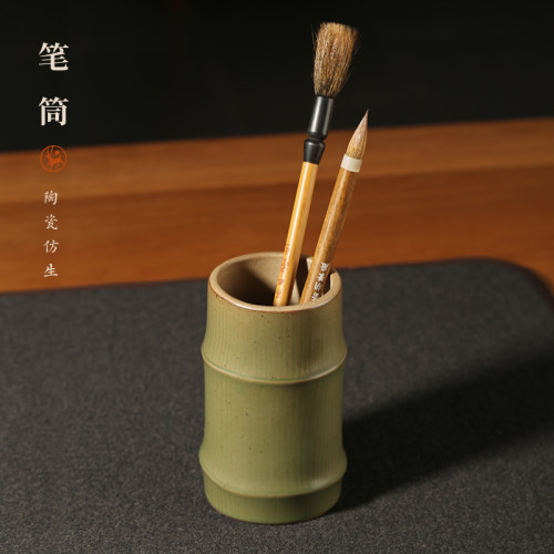 青瓷竹节笔筒生动形象美观实用
