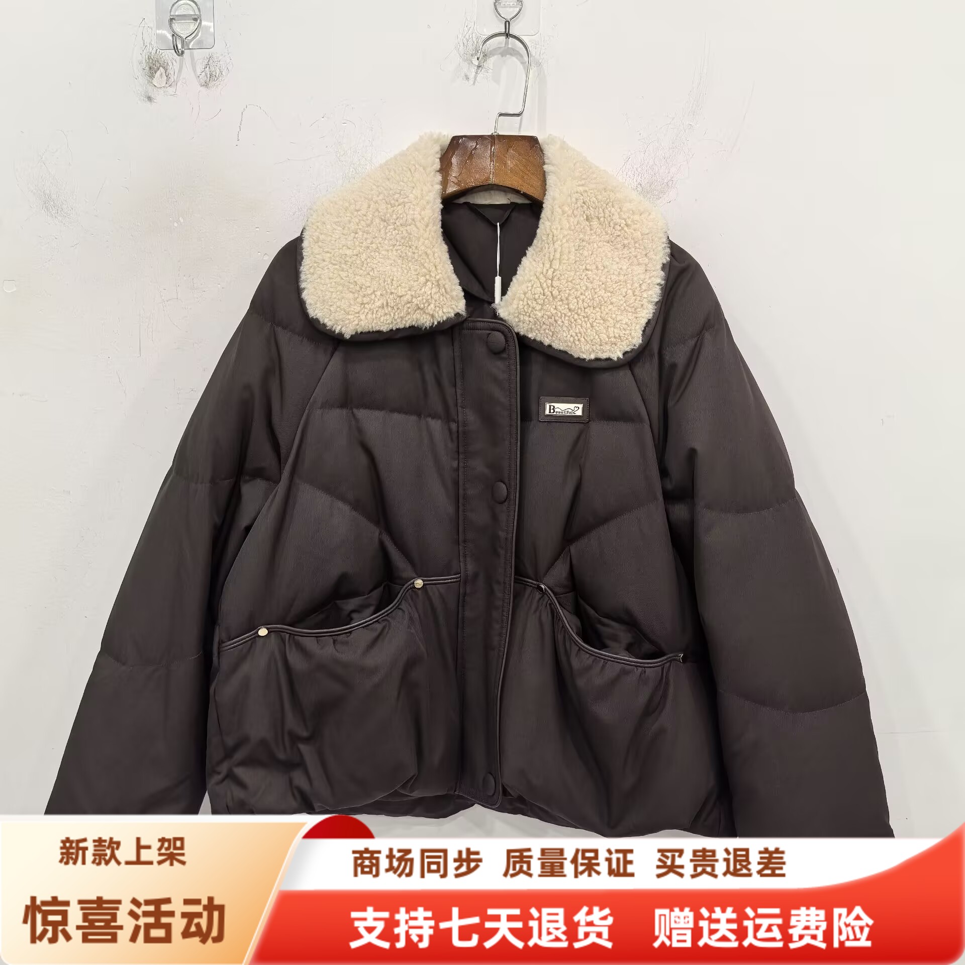 卓JYX-6732时尚休闲羊羔毛白鸭绒保暖羽绒服短外套冬装2025女新款