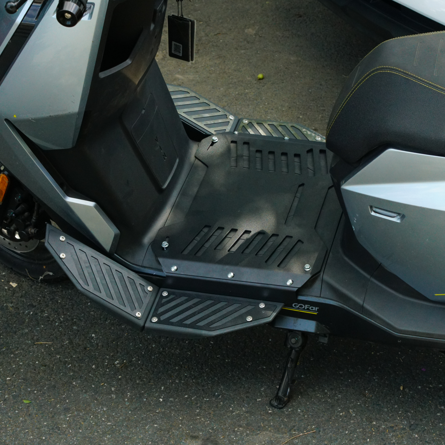 适用小牛FX风速版前置一体碳钢加厚加宽脚踏未来踏板可调改装配件