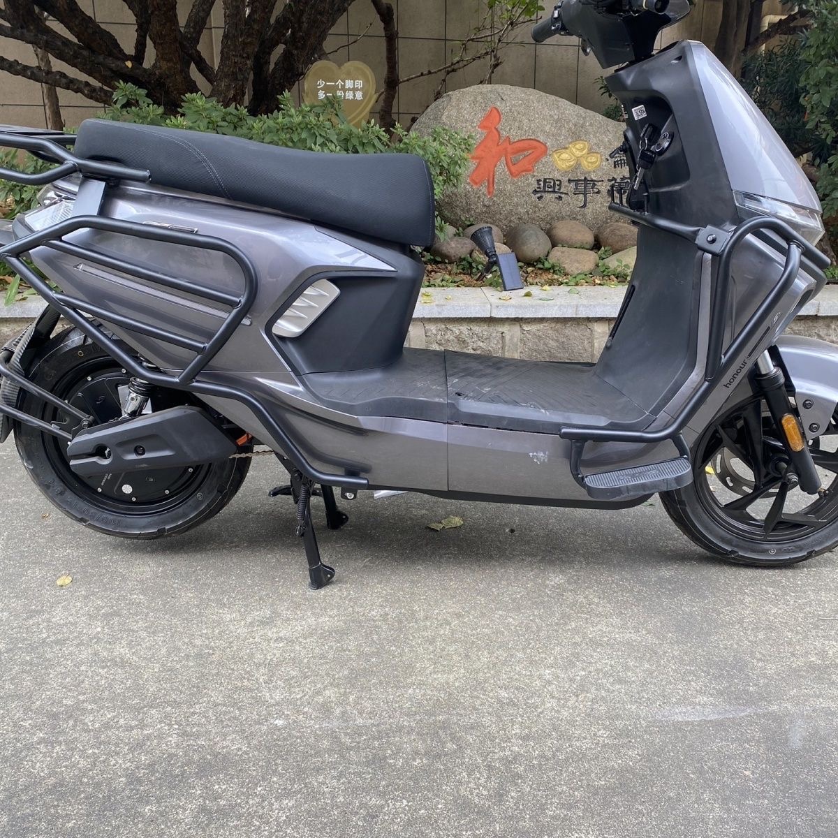 适用金箭E9电摩加粗全车加厚外卖护杠保险杠货架尾架改装配件