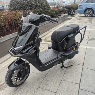 适用雅迪白鲨二代加厚专用全车护杠保险杠尾架货架白鲨2改装配件