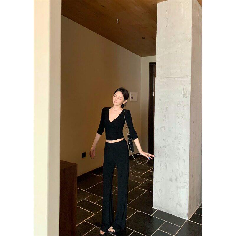 性感辣妹杏色交叉V领七分袖T恤女夏季设计感弹力修身显瘦气质上衣