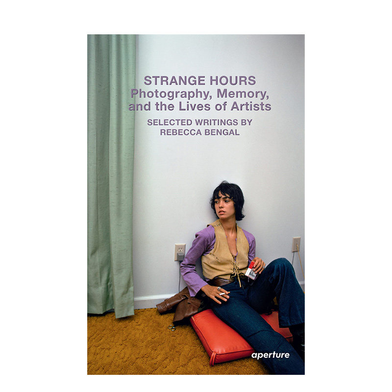 【预售】英文原版 奇怪的时光 Strange Hours: Photography, Memor