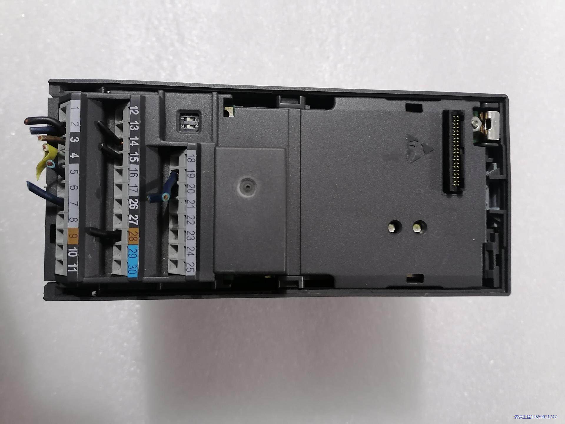 西门子变频器一台 6SE6440-2AB13-7AA1(0.议价商品