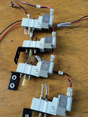设备拆机SMC电磁阀型号SYJ3123-5MO-M3有5片实