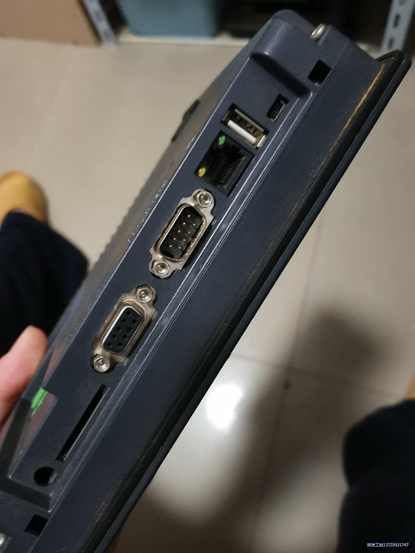 威纶触摸屏,型号成色外观如图。屏幕有一个刮痕,功能可议价商品