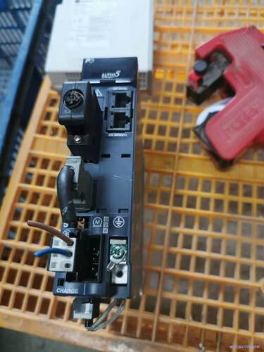 富士伺服驱动器RYH401F5-VV2  400W实物图现货议价商品