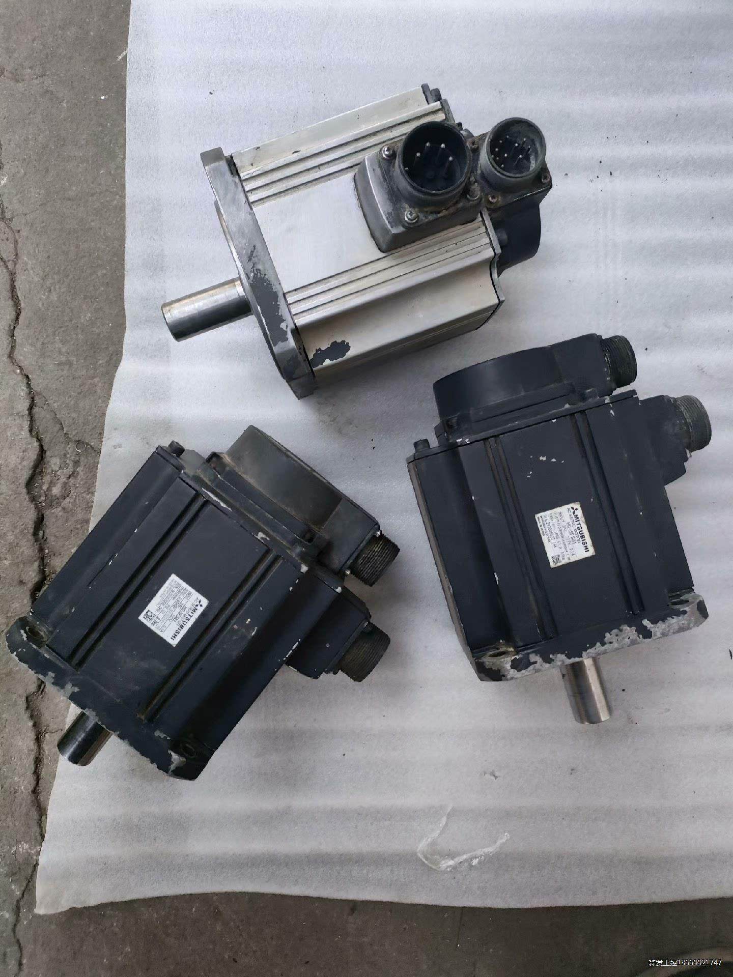 三菱HC-SFS81伺服电机，带编码器。拆机出的，功能完好。