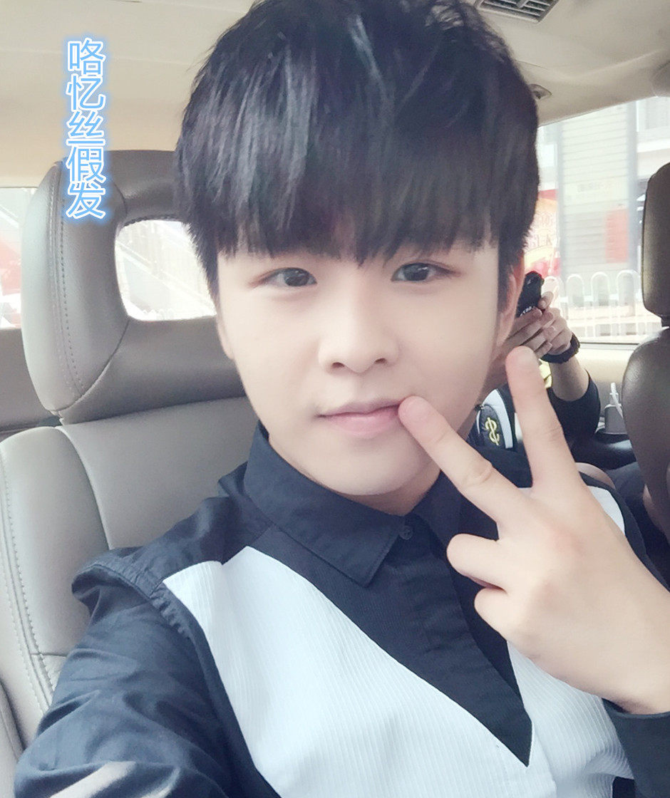 Perruque cheveux raides Court - Ref 2608176 Image 4