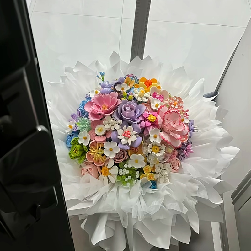 创意积木花束红书同款高颜值抱抱桶高难度Hello拼装kitty礼物女友